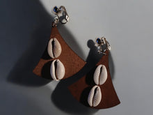 Load image into Gallery viewer, Smalll Wood and cowrie  minimalist Clip On hoop Earrings
