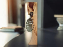 Load image into Gallery viewer, Abstract Face Design Clip On Earrings black
