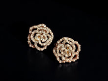 Load image into Gallery viewer, Vintage Chunky faux pearl rose Stud cluster Clip On Earrings
