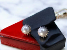 Load image into Gallery viewer, Rhinestone and faux Pearl Stud Clip On Earrings white pearl
