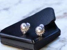 Load image into Gallery viewer, Rhinestone and faux Pearl Stud Clip On Earrings grey pearl
