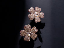Load image into Gallery viewer, Rhinestone Daisy Stud Clip On Earrings
