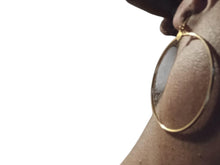 Load image into Gallery viewer, Vintage minimalist light gold hoop Clip On Earrings 1980s
