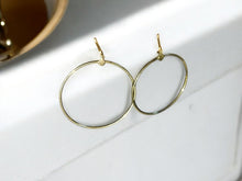 Load image into Gallery viewer, Vintage minimalist light gold hoop Clip On Earrings 1980s
