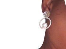 Load image into Gallery viewer, Rhinestone and faux Pearl  Clip On Earrings
