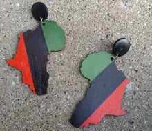 Load image into Gallery viewer, Handmade rbg wooden  Africa Clip On Earrings
