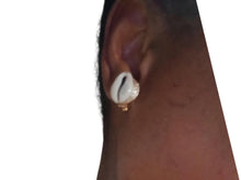 Load image into Gallery viewer, Clip On Cowrie Shell Cluster Earrings
