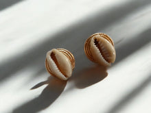 Load image into Gallery viewer, Clip On Cowrie Shell Cluster Earrings
