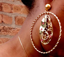 Load image into Gallery viewer, Abstract gold Metal Hoop Clip On Earrings
