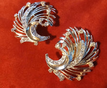 Load image into Gallery viewer, Vintage Judy Lee Feather spray Stud Clip On Earrings 1970s
