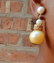 Load image into Gallery viewer, Vintage 1960s Pearl Dangle Clip On Earrings
