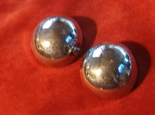 Load image into Gallery viewer, Vintage silver Ball Stud Clip On Earrings
