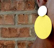 Load image into Gallery viewer, Hammered Metal Disc Clip On Earrings

