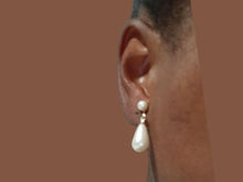 Load image into Gallery viewer, Vintage small faux pearl dangle Clip On Earrings 1970s
