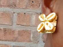 Load image into Gallery viewer, Clip On Cowrie Shell Cluster Earrings handmade
