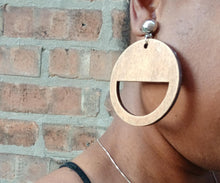 Load image into Gallery viewer, Minimalist Wood Geometric Clip On Dangle Earrings brown
