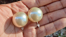 Load image into Gallery viewer, Extra large Pierced pearls
