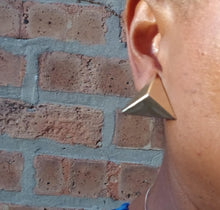 Load image into Gallery viewer, Large Metal pyramid Stud Clip On Earrings gold
