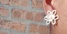 Load image into Gallery viewer, Rhinestone Flower Stud Clip On Earrings gold

