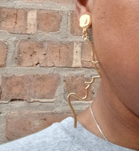 Load image into Gallery viewer, Abstract Face Design Clip On Earrings Gold
