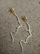 Load image into Gallery viewer, Abstract Face Design Clip On Earrings Gold
