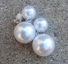 Load image into Gallery viewer, Classic double Faux Pearl  Clip On Earrings
