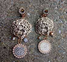 Load image into Gallery viewer, Handmade Abstract Face Design Clip On Earrings
