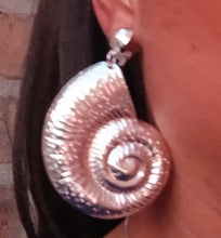 Load image into Gallery viewer, Large Hammered Metal Sea Shell Clip On Earrings silver
