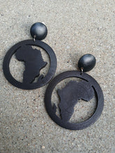 Load image into Gallery viewer, Handmade Wooden Africa Clip On Earrings black

