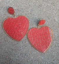 Load image into Gallery viewer, Raffia Heart Clip On Earrings
