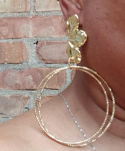 Load image into Gallery viewer, Light gold Metal and acrylic Multi Hoop Clip On Earrings
