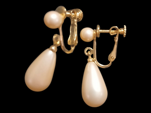 Small faux pearl vintage clip on earrings