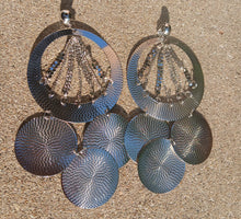 Load image into Gallery viewer, Hammered metal disc and chain tassel clip on earrings
