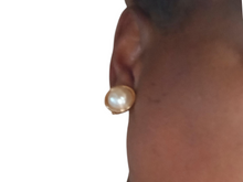 Load image into Gallery viewer, Vintage Monet pearl clip on studs
