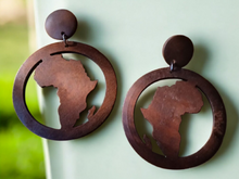 Load image into Gallery viewer, Handmade africa wooden clip on earrings
